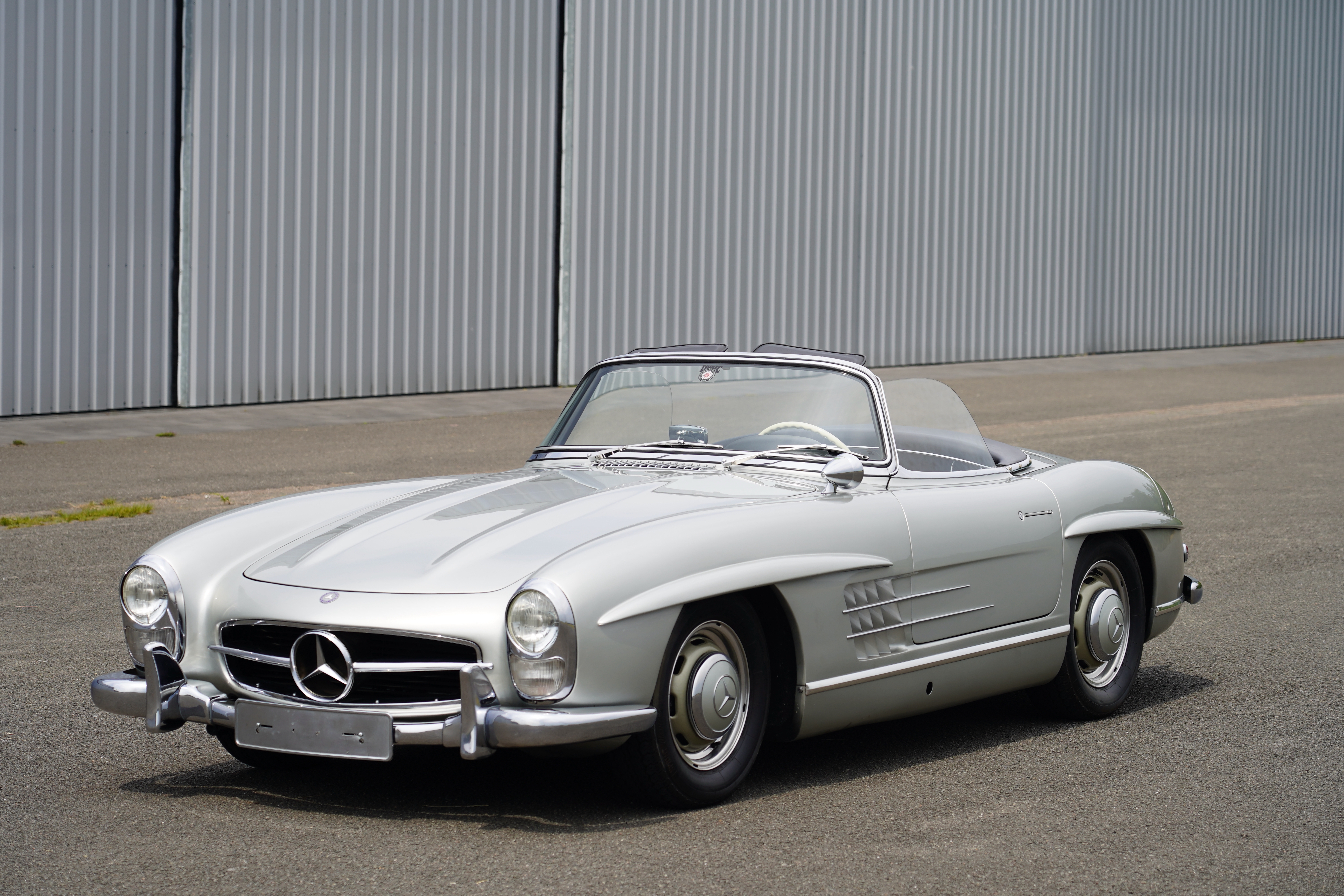 MB 300 SL Roadster - 1