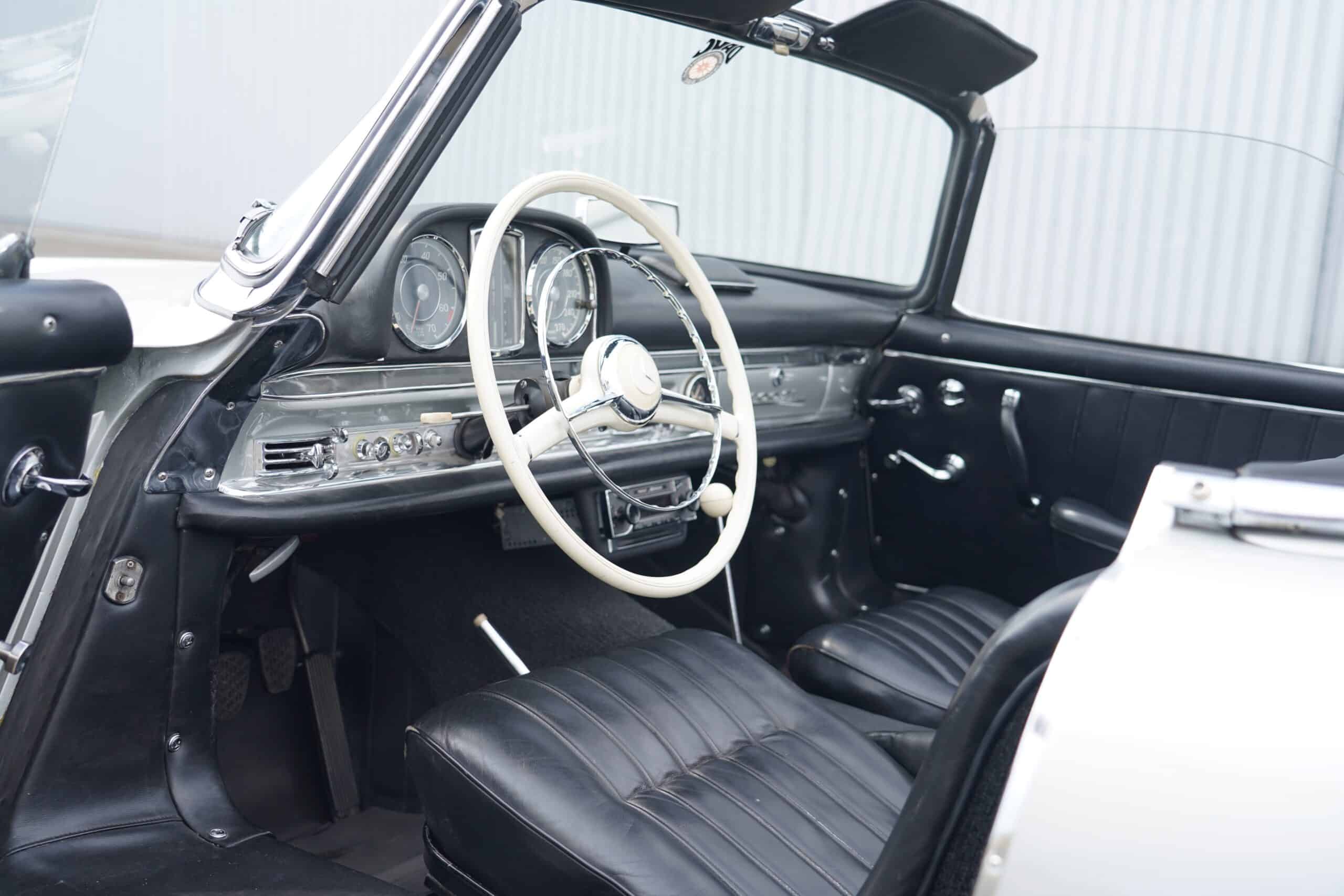 MB 300 SL Roadster - 9