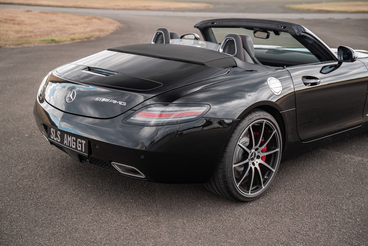 MB SLS AMG GT - 11